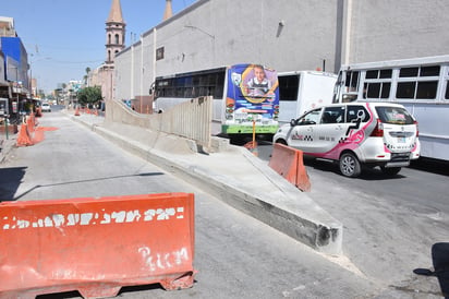 Las obras del Metrobús han causado molestia entre la población. (FERNANDO COMPEÁN)