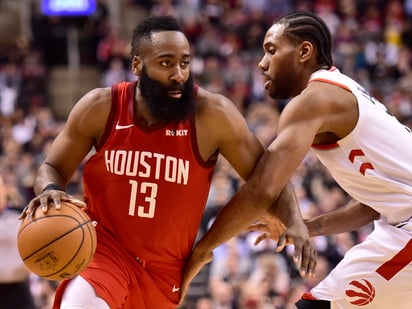 James Harden volvió a destacar en la ofensiva de los Rockets de Houston, que se impusieron 107-95 a los Raptors de Toronto.