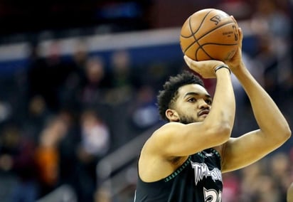 Karl-Anthony Towns encestó 41 puntos y bajó 14 rebotes en la victoria de los Timberwolves sobre el Thunder. (Especial)