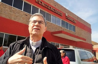 Acudió al Centro de Readaptación Social (Cereso), para la imposición de la ceniza a los internos. (EL SIGLO DE TORREÓN)