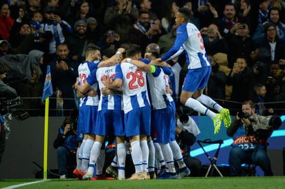 El lateral brasileño Alex Telles convirtió el gol decisivo que claisificó a Porto. (ARCHIVO)