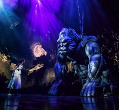 King Kong es la estrella de esta obra de Broadway, un gorila de seis metros y 908 kilos que cobra vida a través de la combinación de la robótica, las marionetas y el arte teatral. (ESPECIAL)