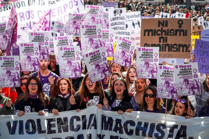 Se solidarizaron con millones más en todo el planeta para exigir un mundo con equidad de género, mientras persisten brechas salariales, violencia y desigualdad generalizadas. (EFE)