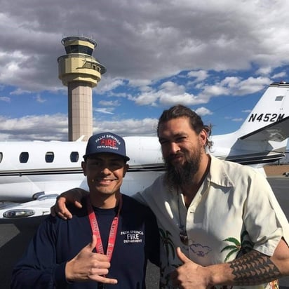 Jason Momoa se llevó tremendo susto luego de que su avión privado donde viajaba casi se incendiara. (ESPECIAL) 