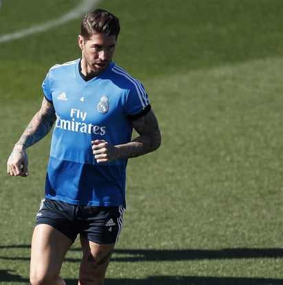 A raíz de que Sergio Ramos salió en defensa de su equipo tras la acusación de Florentino Pérez, presidente del club, de 'falta de actitud y exceso de vacaciones', el capitán merengue le habría dicho que la mala racha es por la mala planificación de la plantilla. (ARCHIVO) 
