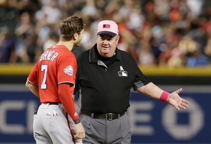 El ampáyer de Grandes Ligas, Joe West, dijo en 2016 que el sistema TrackMan estaba lejos de ser perfecto.