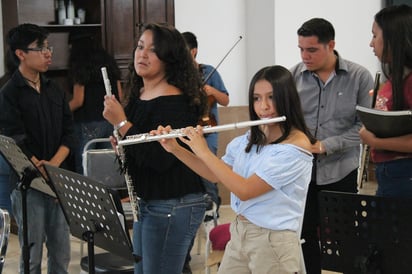 Esfuerzo. El primer jueves de cada mes los jóvenes compartirán parte de su talento. (CORTESÍA)