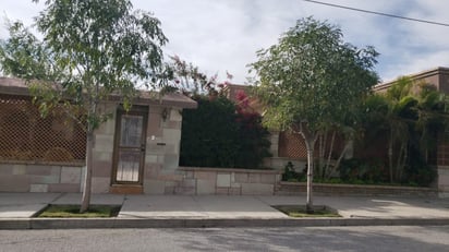 Inmueble. La casa de Juan Gabriel, a la que intentó entrar Silvia Urquidi, se ubica en la colonia Torreón Jardín, la cual era visitada regularmente por el cantante. (EL SIGLO DE TORREÓN / Ernesto Ramírez)