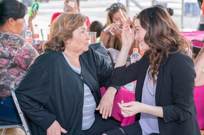 Andrea Salmón organizó festival a las mujeres de la colonia Sol de Oriente con motivo del Día Internacional de la Mujer.