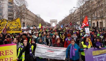 Manifestantes chalecos amarillos marcharon por las calles de París y otras ciudades de Francia por 17mo fin de semana consecutivo.