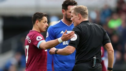 Pese a jugar los 90 minutos del duelo, el mexicano Javier Hernández no se pudo hacer presente en el marcador ante Cardiff City. (Especial)