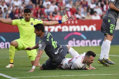 Moreno arrancó el partido en el 11 inicial y disputó todo el encuentro, que se llevó a cabo en estadio Ramón Sánchez Pizjuán. (Especial)