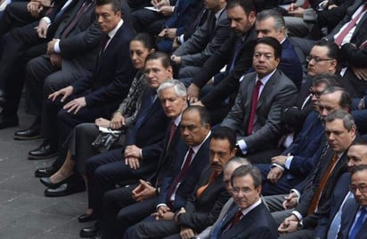 Gobernadores de los estados de Baja California, Baja California Sur, Chiapas, Durango, Guanajuato, Guerrero, Hidalgo y Michoacán, estuvieron presentes en Palacio Nacional. (ESPECIAL)