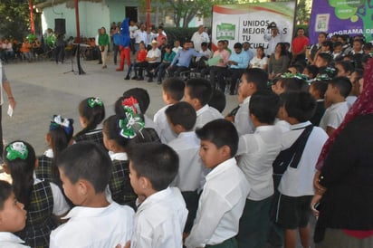 Desde el inicio de la administración se puso en práctica el programa Unidos Mejoramos Nuestra Escuela. (ARCHIVO) 