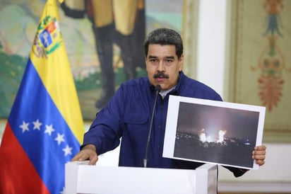 Maduro aspira que en las 'próximas horas' su Gobierno, por medio de la estatal Corporación Eléctrica (Corpoelec), pueda 'avanzar ya en firme y de manera sostenida' en la normalización energética de Caracas y los 23 estados de Venezuela. (EFE)