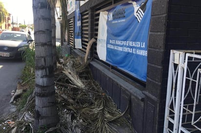 Impiden el paso peatonal de los habitantes que se encuentran cercanos a esta zona. (EL SIGLO DE TORREÓN)