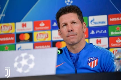 El entrenador del Atlético de Madrid, Diego Simeone, en una rueda de prensa ayer en Turín. (Especial)