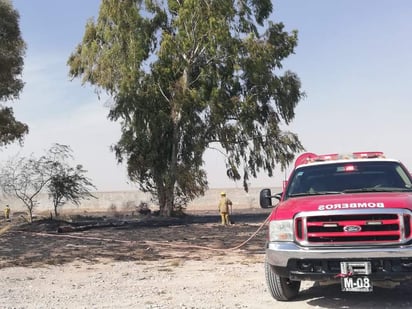 El fuego se reporta como controlado, en estos momentos. (EL SIGLO DE TORREÓN)