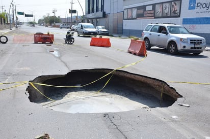 El colector de la Gómez Morín colapsó el año pasado, luego de las intensas precipitaciones que se registraron en la ciudad. (EL SIGLO DE TORREÓN)