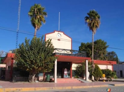 Los empleados municipales de Sacramento pondrán las banderas rojinegras en la Presidencia Municipal si el Ayuntamiento no les paga el aguinaldo y las cinco quincenas pendientes. 