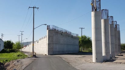 La próxima semana se lanzará la licitación de la obra que permitirá concluir la construcción de un puente vehicular en el bulevar República. (EL SIGLO COAHUILA)