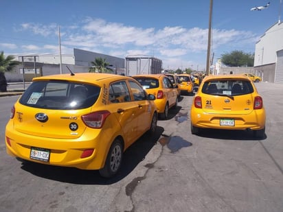 Los transportistas afirmaron que hasta las 14:00 horas de este mismo jueves sólo se habían atendido unas 13 personas. (EL SIGLO DE TORREÓN) 
