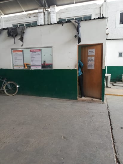 En esta oficina se realizan exámenes teóricos, donde los contribuyentes se deben formar hasta por una hora, dependiendo de la fila. (EL SIGLO DE TORREÓN)