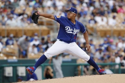 Julio Urías ha permitido una carrera en nueve innings de labor en la Liga del Cactus esta primavera. Gracias a la variedad de su repertorio de pitcheo, el sinaloense puedo contrarrestar la falta de comando de su recta contra los Rojos el viernes. (ESPECIAL)