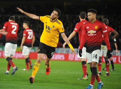 El joven mexicano celebra su anotación contra el Manchester United.