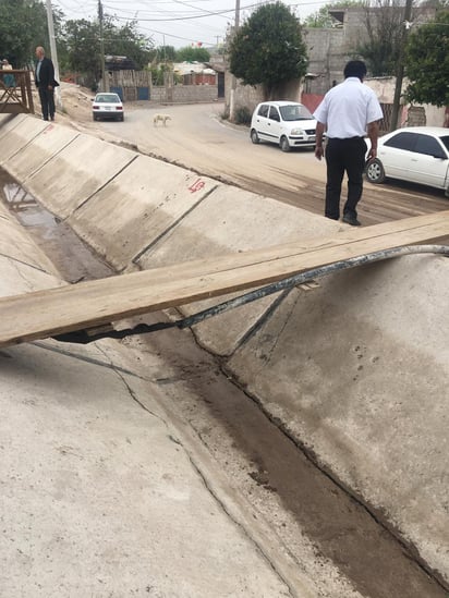 Habitantes de San Carlos están inconformes con la obra por una mala planeación y además mala compactación. La Dirección de Obras Públicas emitirá un oficio a la Conagua sobre lo sucedido. (EL SIGLO DE TORREÓN) 