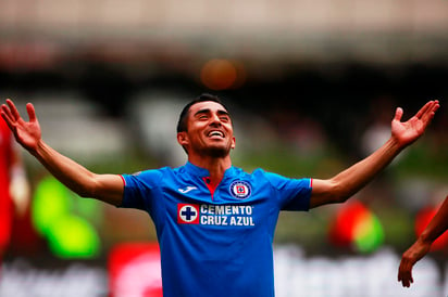 Rafael Baca, del Cruz Azul, en festejo después de anotar.