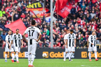 Fue la primera derrota de la Juve en la liga italiana desde abril, pero el cuadro todavía tiene una ventaja imponente en la cima de la tabla general. Están 18 puntos arriba del segundo sitio Napoli, que más tarde recibe al Udinese. (EFE) 