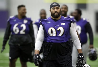 Haloti Ngata brilló con los Cuervos de Baltimore.