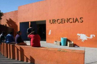 El lesionado fue trasladado en un vehículo particular a la clínica 51 del IMSS donde ingresó al área de urgencias para recibir atención médica. (ARCHIVO) 
