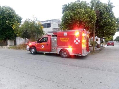 Los bomberos se trasladaron a bordo de una unidad de ataque rápido, ubicaron el incendio y lo apagaron en cuestión de minutos. (ESPECIAL)