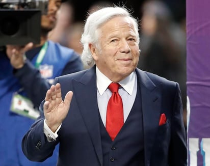 Robert Kraft, dueño de los Patriotas de Nueva Inglaterra, fue acusado de solicitar prostitución en una sala de masajes en Florida, previo a la final de Conferencia Americana ante Jefes de Kansas City.