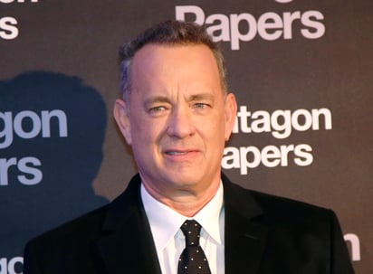 Detalle. Tom Hanks celebra el cumpleaños de una mujer. (ARCHIVO)