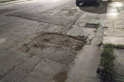 Habitantes de la zona solicitan respuesta de las autoridades con la intención de que sea resuelto. (EL SIGLO DE TORREÓN)