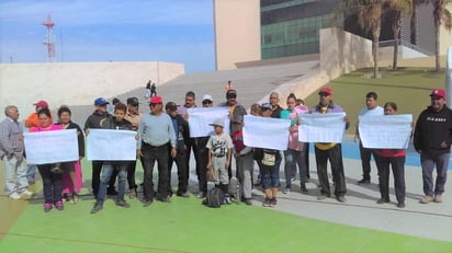 El grupo de quejosos, fue atendido por la Dirección de Atención Ciudadana a cargo de Claudia Álvarez. (EL SIGLO DE TORREÓN) 
