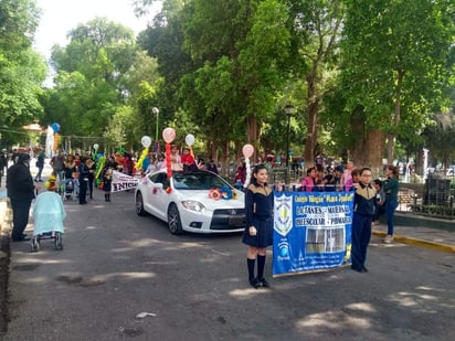 El desfile inició a las 10:00 horas, dando inicio en el Monumento a la  Madre del Parque Victoria. (EL SIGLO DE TORREÓN) 