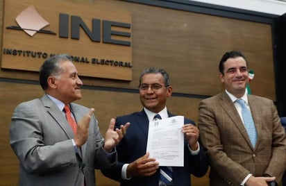 Jiménez fue registrado en la sede del Instituto Nacional Electoral (INE) en la Ciudad de México. (TWITTER)