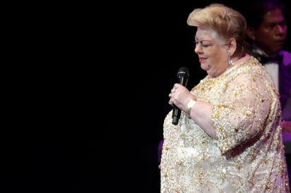 Los defiende. Paquita la del Barrio pide respeto para el sexo masculino; aplaude su labor para mantener a la familia. (AGENCIAS)