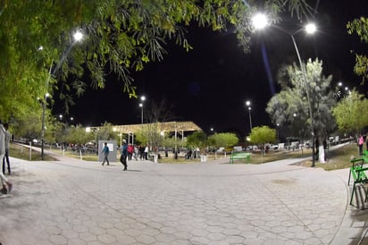 El sistema de alumbrado público con tecnología Led, se instaló en la colonia agrícola La Popular; el Municipio considera un total de 50 comunidades rurales para llevar a cabo la introducción de este servicio. (EL SIGLO DE TORREÓN)