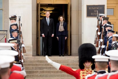 El secretario Patrick Shanahan recibió a la ministra de Defensa francesa, Florence Parly. (EFE)