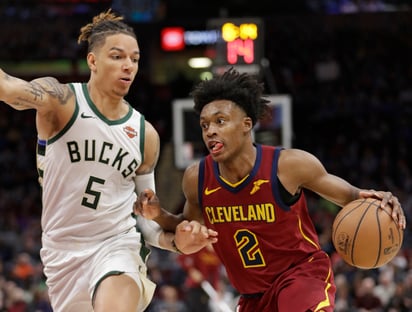 Collin Sexton (d) anotó 25 puntos en la sorpresiva victoria de los Cavaliers de Cleveland 107-102 sobre los Bucks de Milwaukee.