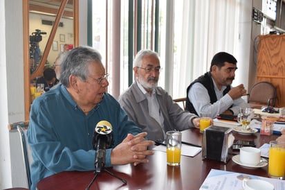 Ayer los integrantes de la asociación Encuentro Ciudadano Lagunero hablaron sobre la problemática del hidroarsenicismo en La Laguna, que, dicen, ha sido ignorado por la Secretaría de Salud. (MARY VÁZQUEZ)