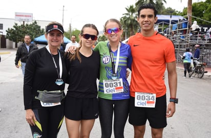 Tere, Silvia, Estefanía y Joel.