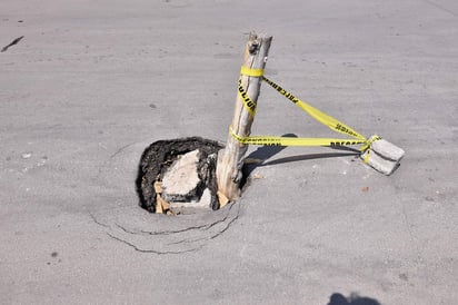 No han reparado el pozo en la esquina de Río Sabinas y Río de la Plata. (EL SIGLO DE TORREÓN)