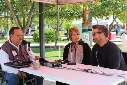 La alcaldesa Yolanda Cantu promovió en Radio Coahuila los atractivos turísticos de Cuatrociénegas. 