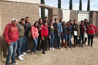 FAZ en conjunto con el Centro de Educación y Desarrollo Humano participan en un proyecto, colocando huertos en instituciones. (EL SIGLO DE TORREÓN)